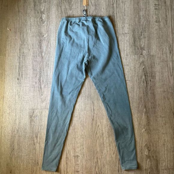 Skims Outdoor Leggings In Malachite - Picture 7 of 7